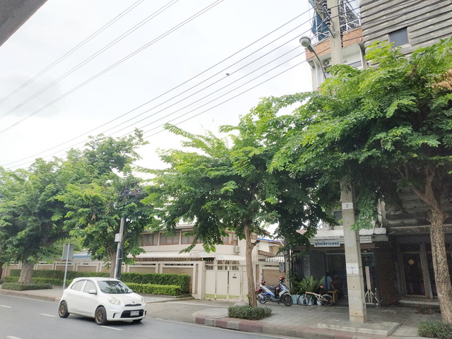 ตึกแถว-อาคารพาณิชย์ ขาย ฝั่งธนใกล้BTS อาคารพาณิชย์ทำเลทอง-บางพลัด good-for-Airbnb-daily-rentals, Office-and-Airbnb-investment-BangPhlat-BAngkok, เหมาะทำตึกแถวปล่อยเช่ารายวัน