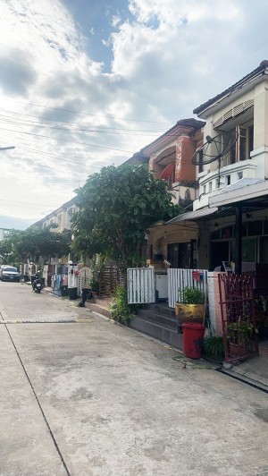 ขาย ทาวน์โฮม สามพรานนครปฐม ขายถูกบ้านมือสอง หมู่บ้านบุศรินทร์ ทาวน์โฮมขายถูก กระทุ่มล้ม